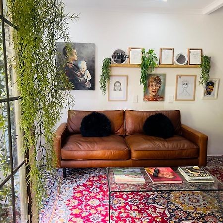 Art-Inspired Bedroom Close To Cbd Mosselbaai Buitenkant foto