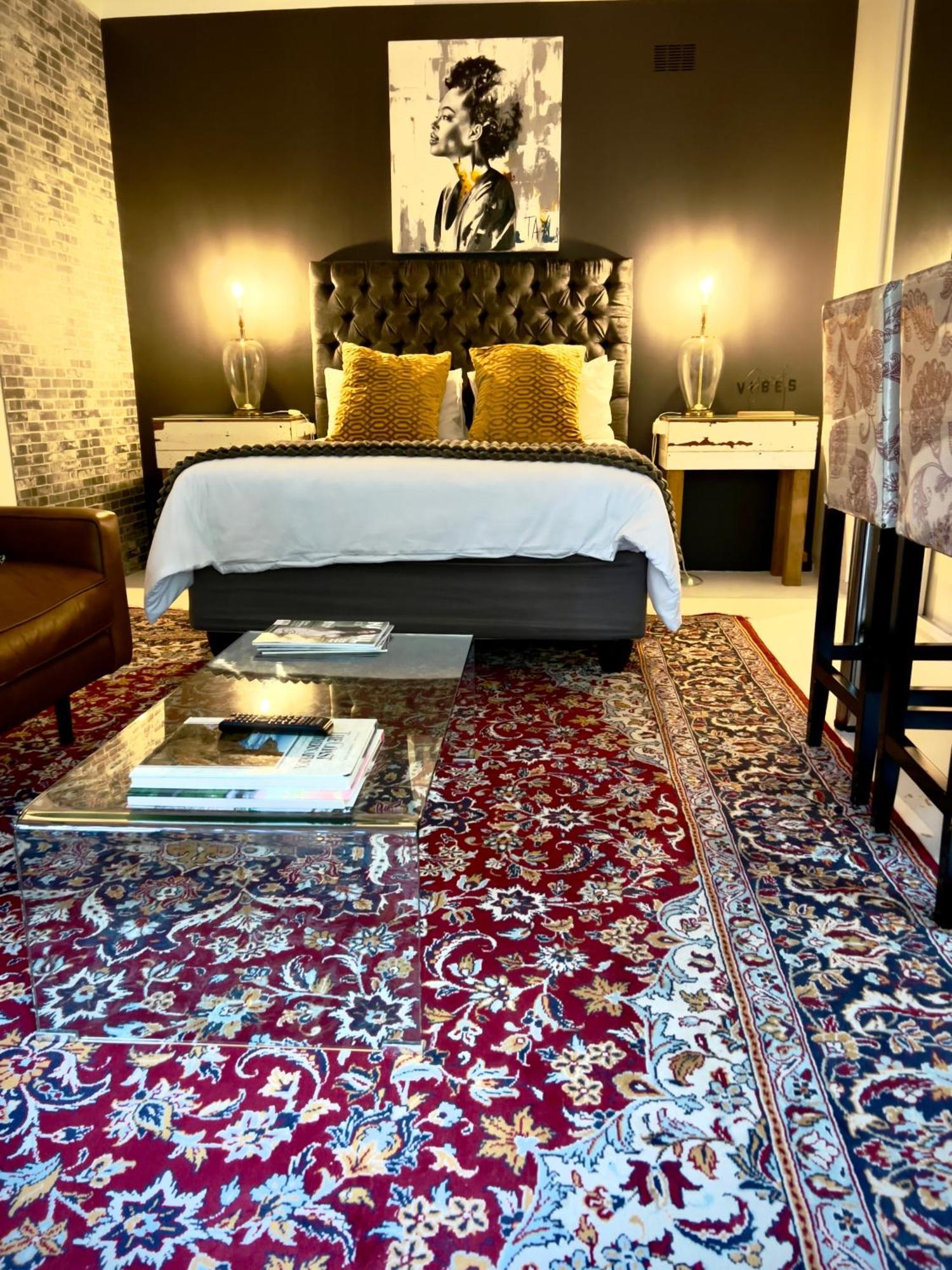 Art-Inspired Bedroom Close To Cbd Mosselbaai Buitenkant foto